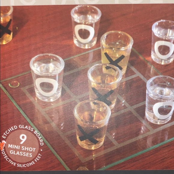 Tic Tac Toe Shot Glass Game Set NWT - Picture 3 of 4